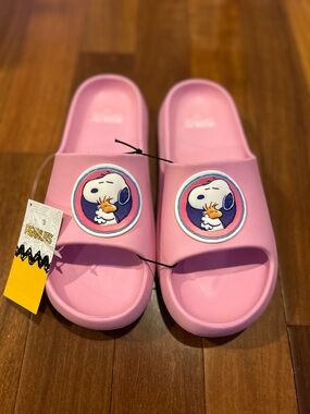Snoopy by Peanuts women's slide sandals with Snoopy & Woodstock size 7/8